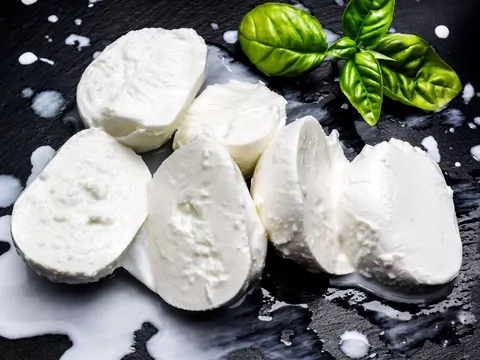 Co zawiera woda po mozzarelli