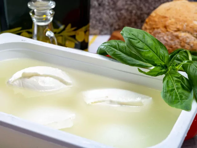 Co zawiera woda po mozzarelli