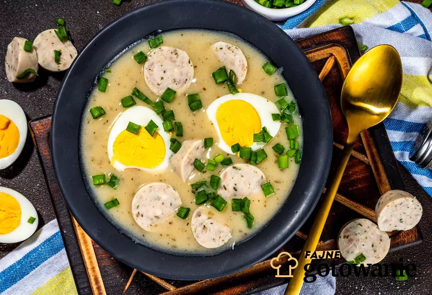 Te zupy gotowały nasze prababcie, wcześniej ich matki i babki, a jeszcze wcześniej – gospodynie w chłopskich chatach i dworskich kuchniach Żurek z jajkiem i kiełbasą w talerzu