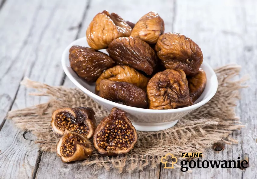 Suszone figi w białej miseczce