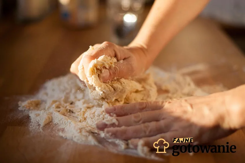 Wiele osób zastanawia się, czy można mrozić ciasto już rozwałkowane Robienie ciasta