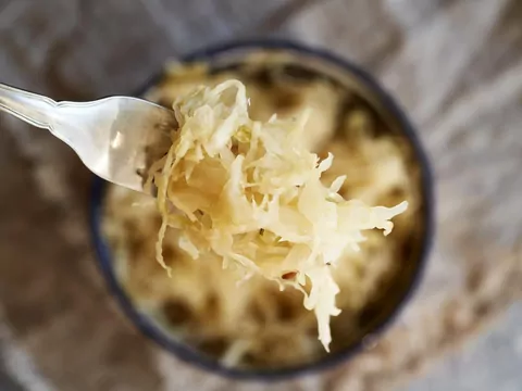 Surówka z kapusty w nowej odsłonie