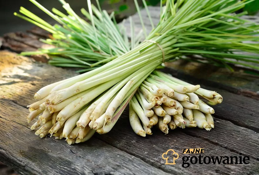 Pęczki trawy cytrynowej