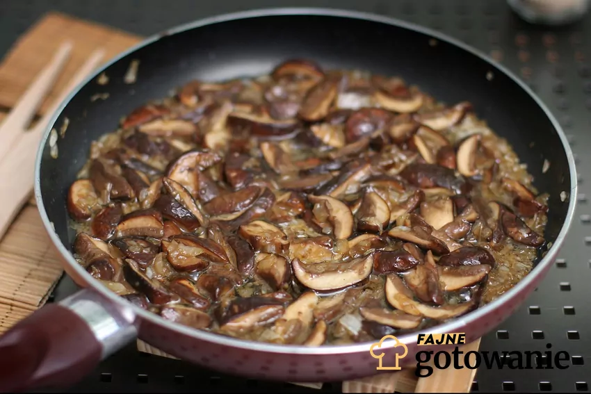 Grzyby na patelni