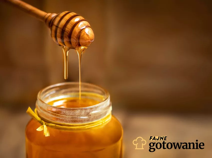 Zanim w Polsce pojawił się cukier, absolutnym królem słodkości był miód Słoik z miodem