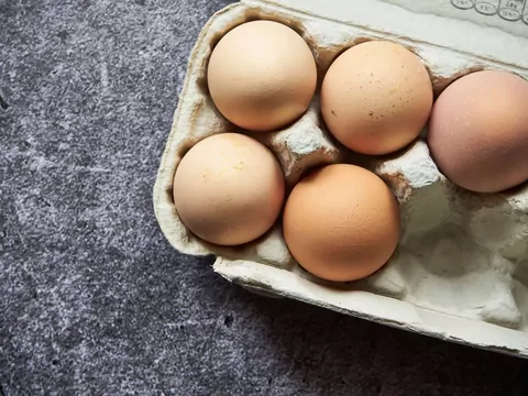 Skąd pochodzą jajka w polskich sklepach