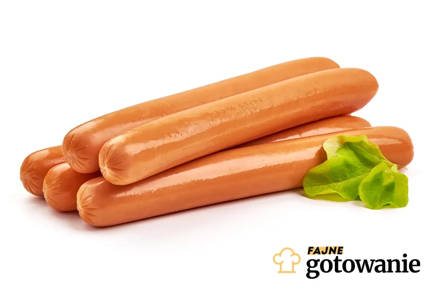 MOM i inne zbędne dodatki psują jakość parówek Parówki na białym tle