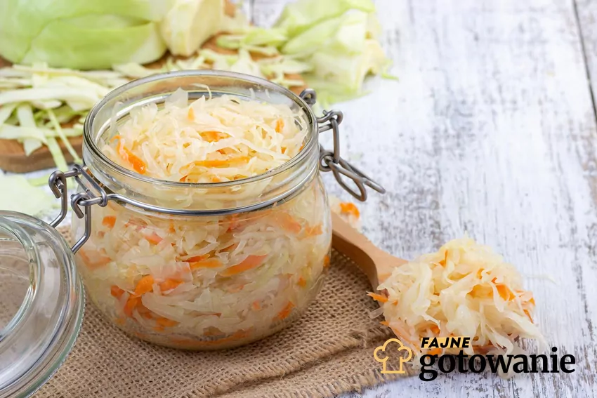 Kiszona kapusta w słoiku