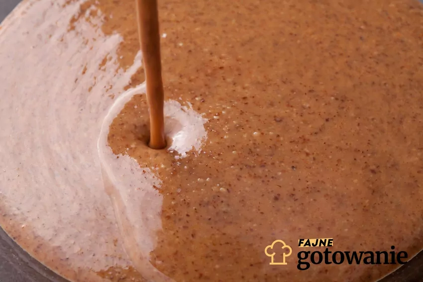 Istotne jest m.in. używanie naczyń z grubym dnem Miksowanie sosu