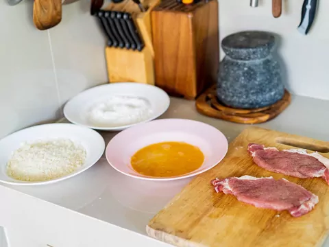 Tego składnika nie dodawaj do kotletów schabowych