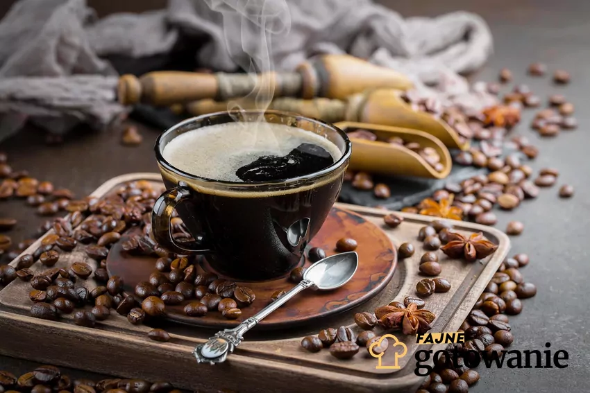 Przygotowanie dobrej kawy nie wymaga specjalistycznej wiedzy Czarna kawa na desce