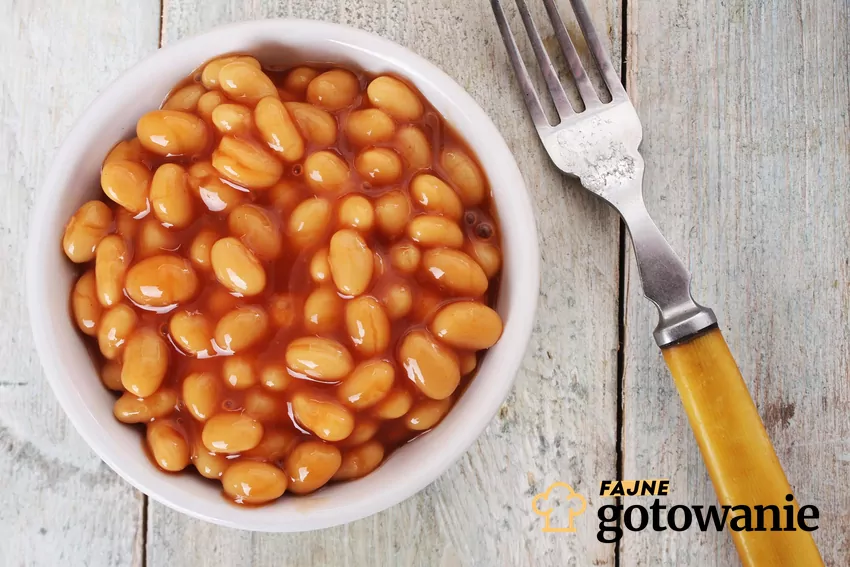 Ten sposób nie tylko poprawia konsystencję, ale też znacząco zwiększa uczucie sytości Fasolka po bretońsku