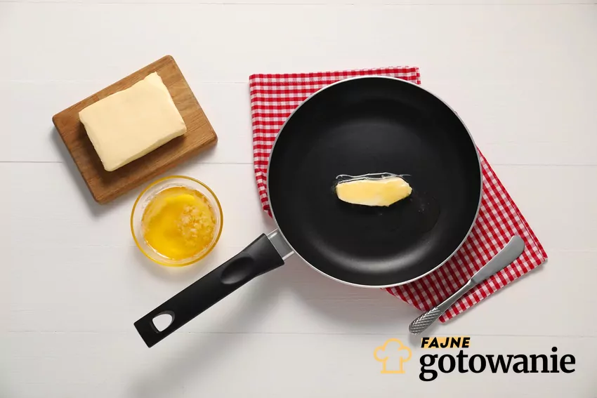 Masło na patelni