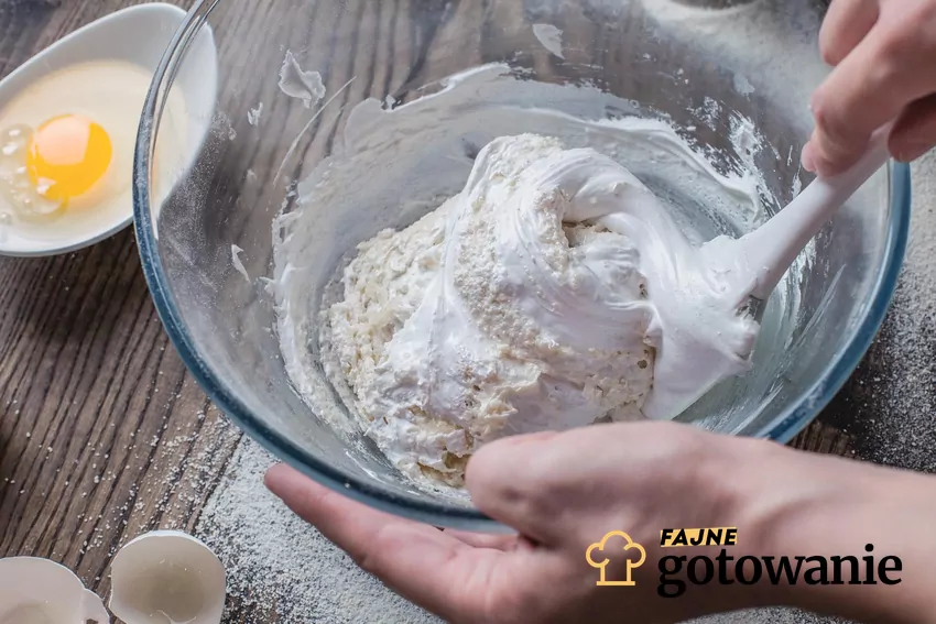 Mąka do pączków powinna zostać starannie wybrana Wyrabianie pączków