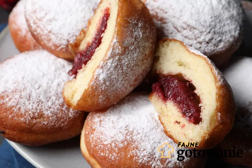 Mąka typu 500-550 jest najlepsza do smażenia pączków Pączki z dżemem