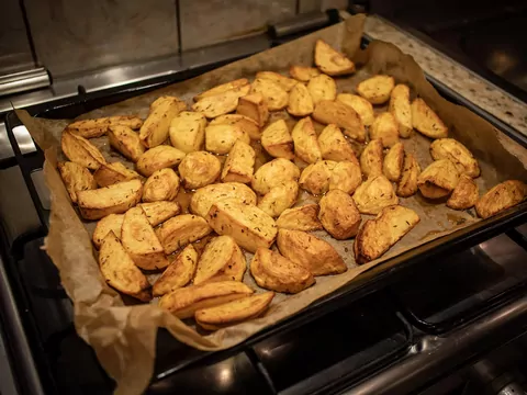 Pieczone ziemniaki z chrupiącą skórką