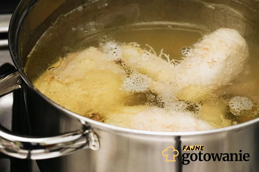 Gotujący się rosół