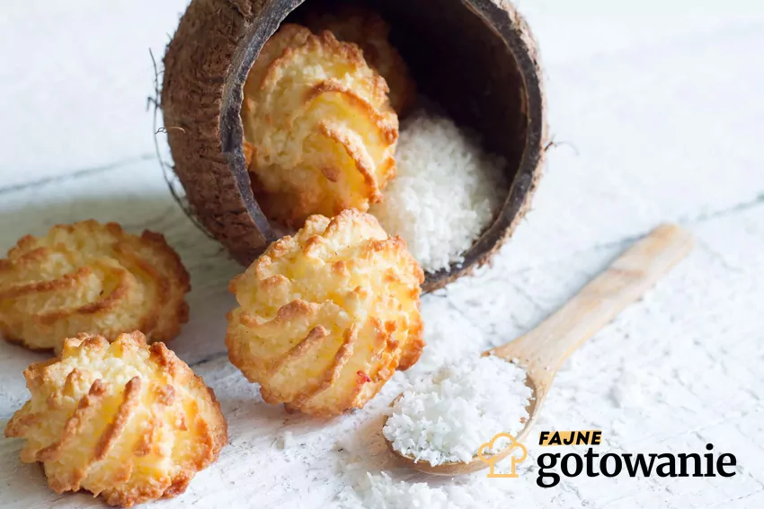 Chrupiące keto kokosanki – szybka przekąska bez mąki i cukru Kokosowe keto ciasteczka