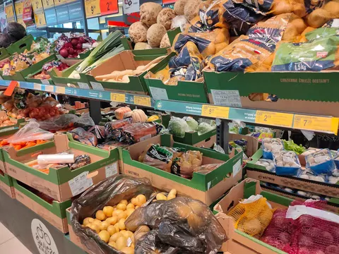 Informacjie przy świeżych owocach i warzywach