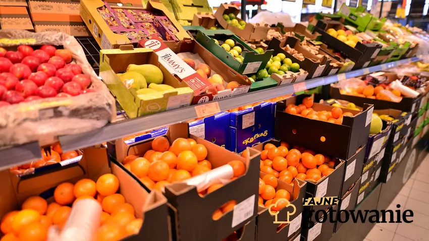 Dział z owocami w Biedronce