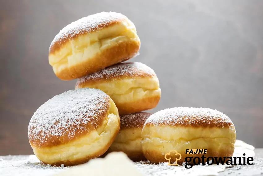 Pączki w cukrze pudrze