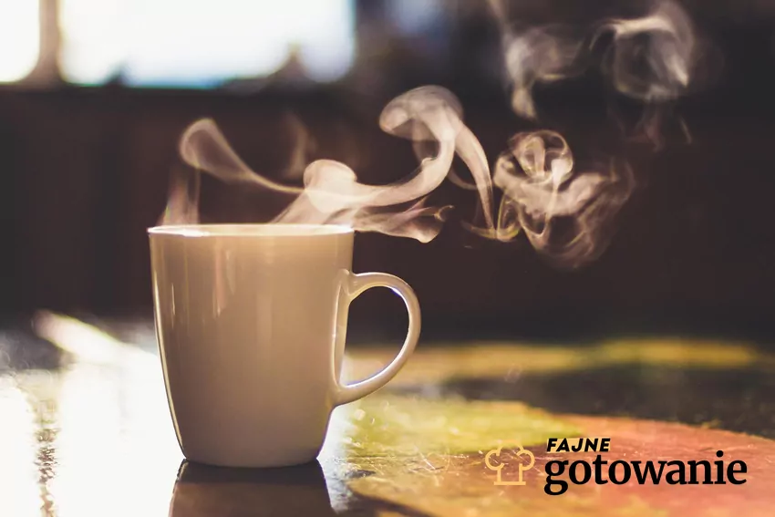 Kawa zaparzona w kubku