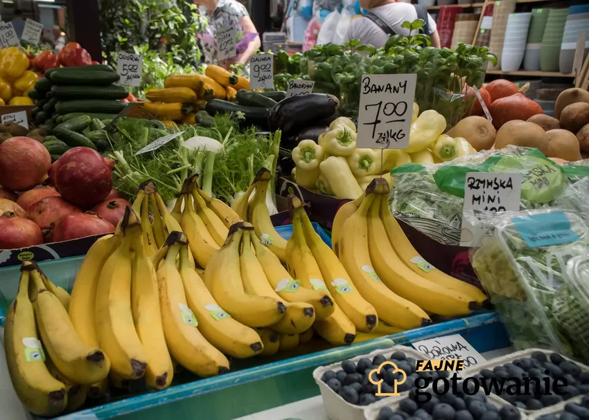 Czasem wystarczy zwrócić uwagę na jeden mały drobiazg Banany na targowisku