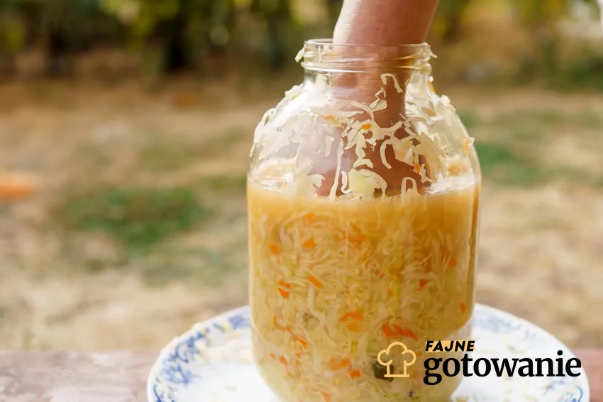 Kapusta kiszona w słoju