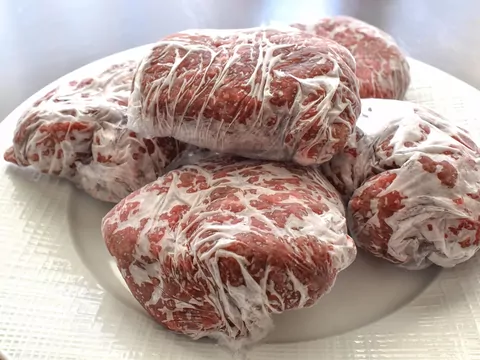 Trik na rozmrażanie mięsa