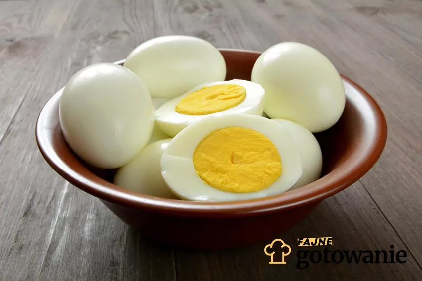 Jajka na diecie jajecznej są podstawą każdego posiłku, można je urozmaicać warzywami oraz inne zasady i porady w przypadku diety jajecznej