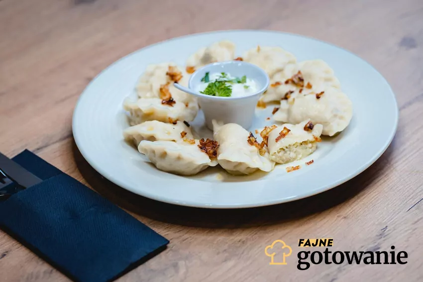 Pierogi ruskie na talerzu