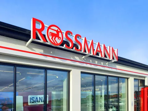 Perfumy znanej piosenkarki w promocji w Rossmannie