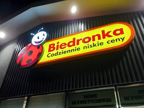 Czytanie etykiet promocyjnych w Biedronce