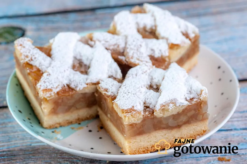 Szarlotka na talerzyku