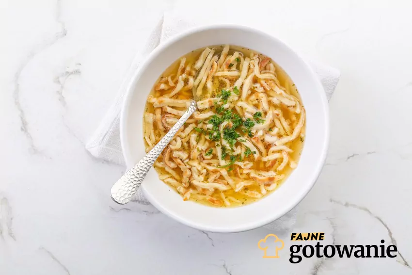 Rosół z naleśnikami