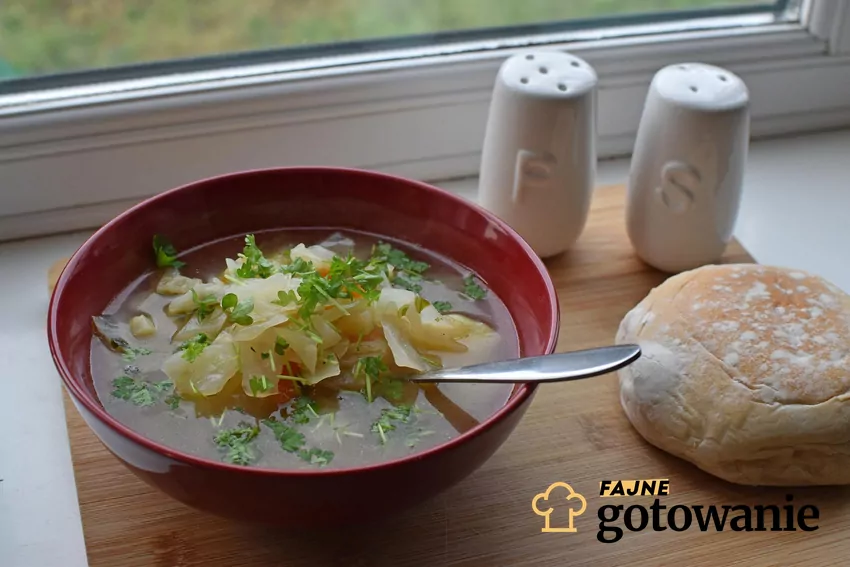 Kapuśniak z bułką