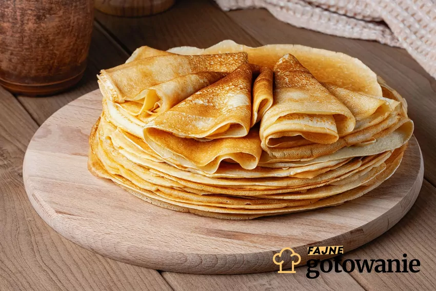 Uzmażone naleśniki na desce
