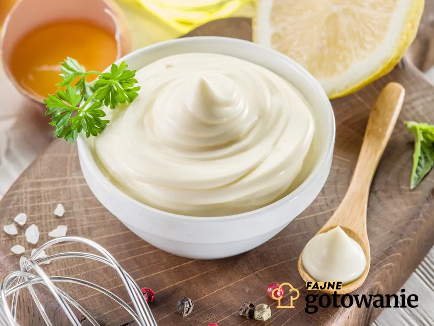 Majonez w miseczce