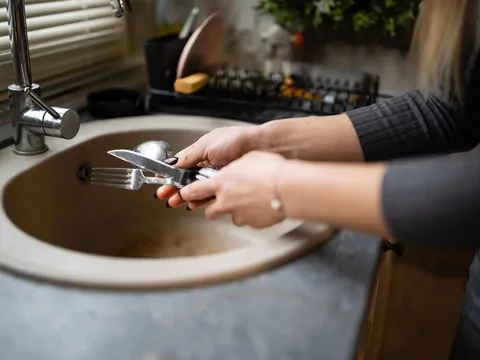 Powód matowienia sztućców