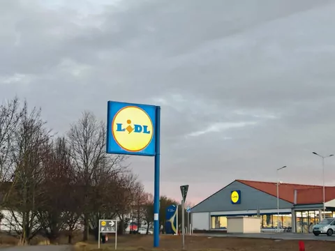 Lidl wycofał ze sprzedaży jajka z chowy klatkowego