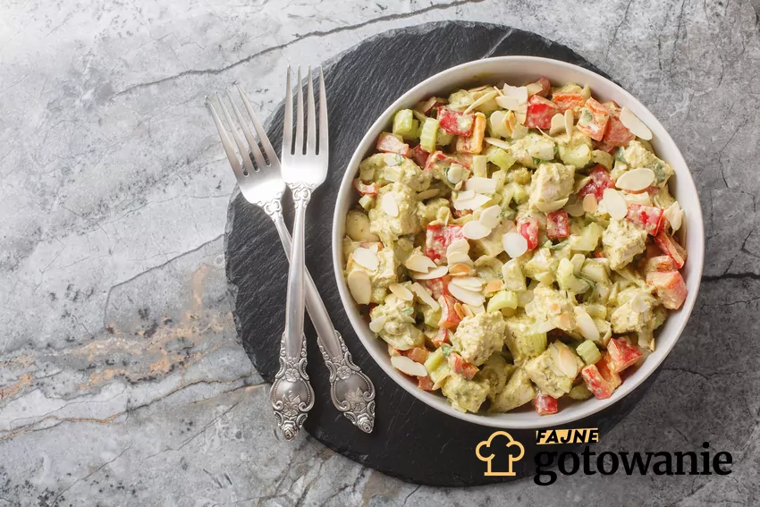 Sałatka podana w misce - widok z góry