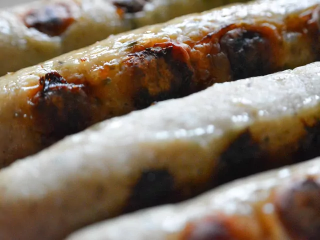 Sposób na pieczenie białej kiełbasy