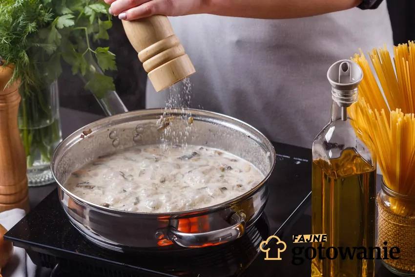 Doprawianie sosu pieczarkowego