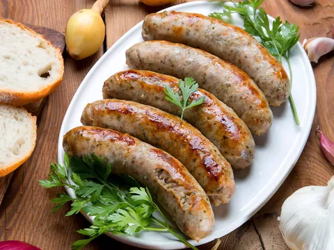 Biała kiełbasa w sosie cebulowym