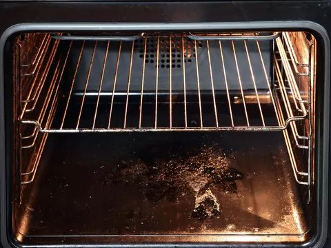 Sposób na smród spalenizny z piekarnika