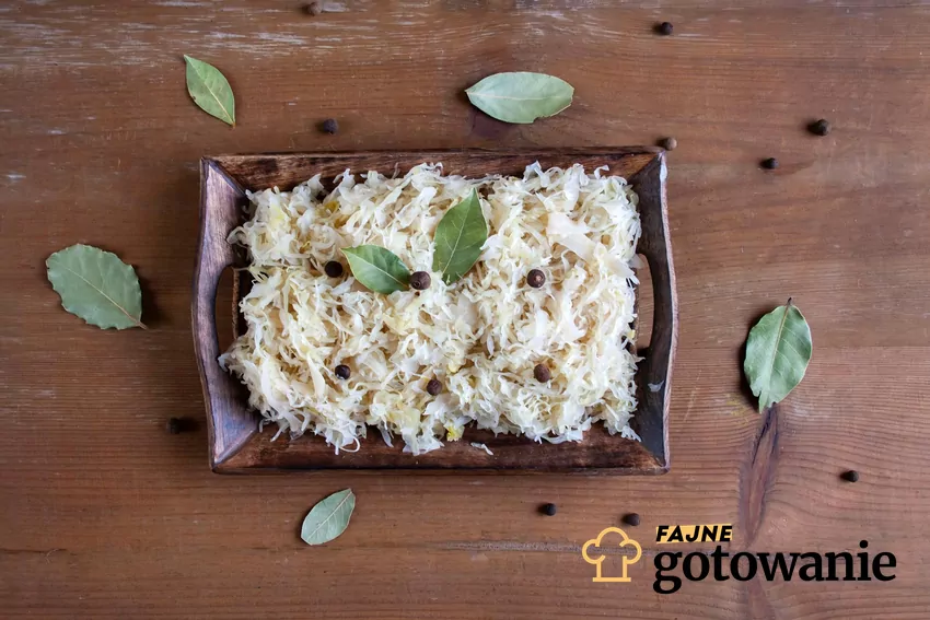 Surówka z kiszonej kapusty