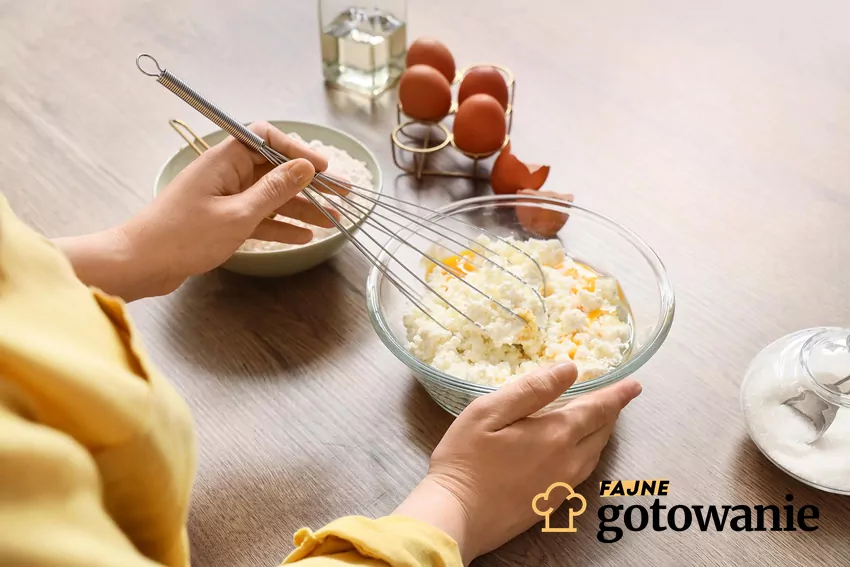 Kobieta robi naleśniki