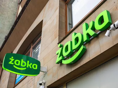 Pierwsza dwupoziomowa Żabka w Polsce