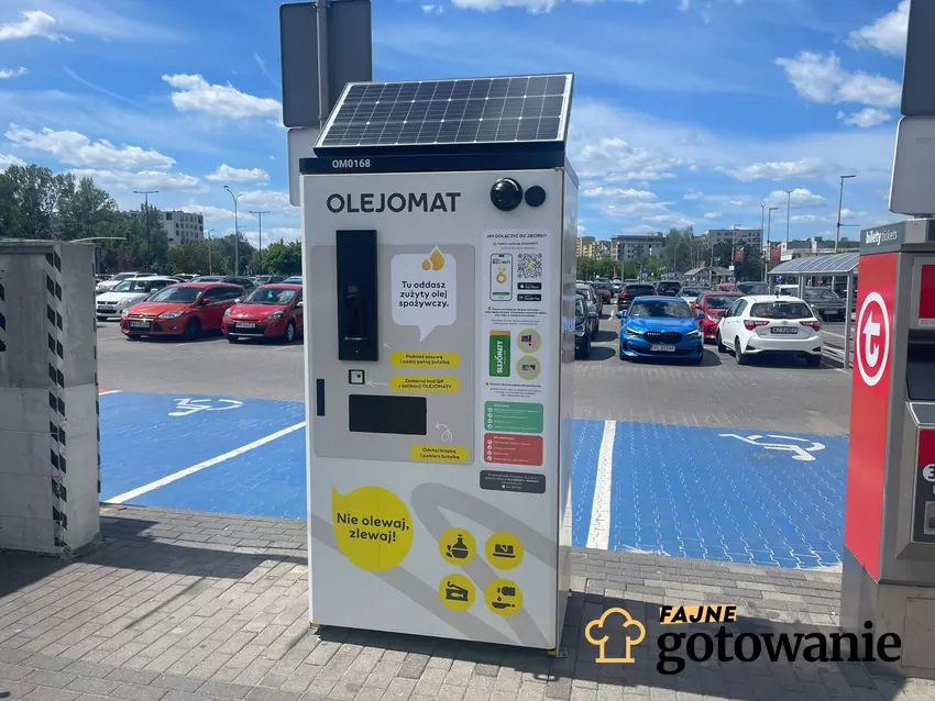 Innowacja na rynku odpadów! Olejomaty wkraczają do Polski Olejomat pod Wola Parkiem w Warszawie