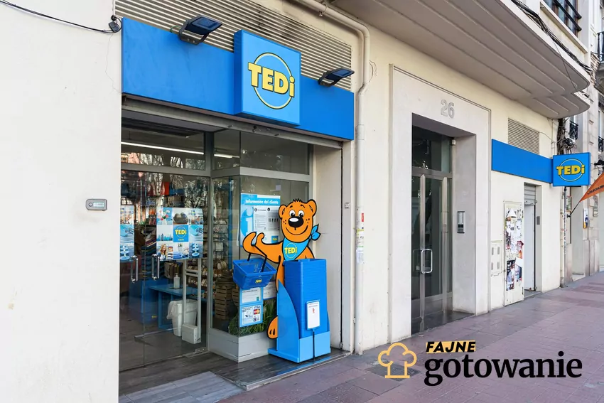 Wejście do sklepu Tedi
